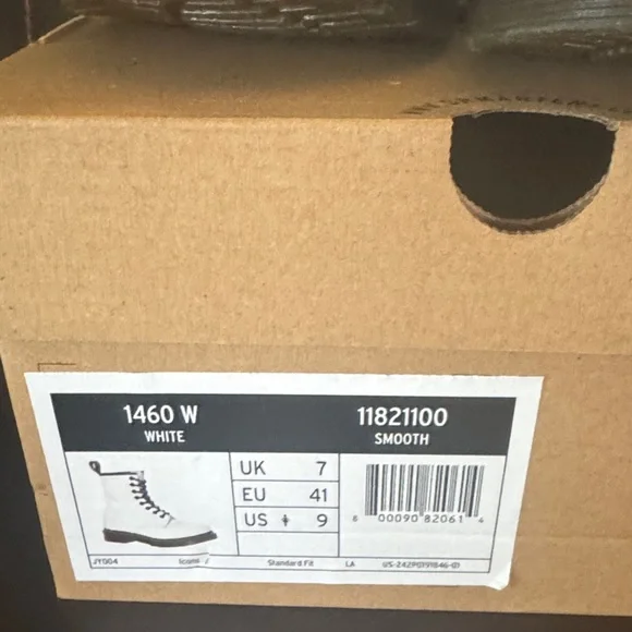 Women’s Dr. Martens White Combat Boots size 9 - Picture 3 of 9